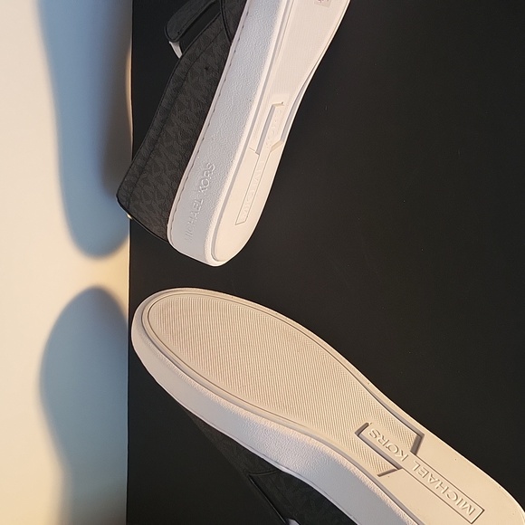 NWOB Michael Kors Slip on - Picture 4 of 4